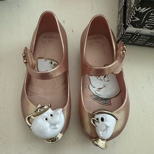 New in box w/tags. Girls Mini Melissa Beauty and the Beast pink minibeauty. Sz 7